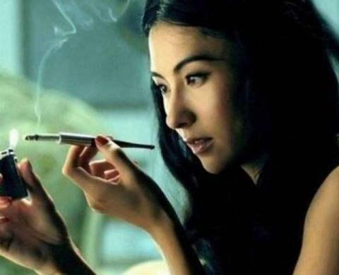 女明星吸烟,揭秘女明星吸烟背后的故事