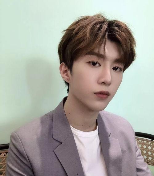 范丞丞背景照,揭秘明星家族的青春风采